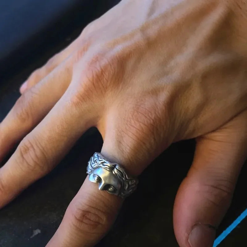 Anillo Rebel Face – Actitud en Cada Dedo”Rebel Face Ring – Attitude on Your Finger”