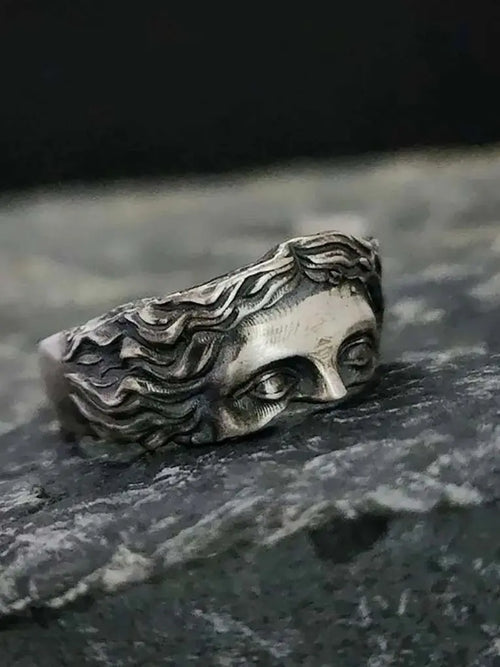 Anillo Rebel Face – Actitud en Cada Dedo”Rebel Face Ring – Attitude on Your Finger”