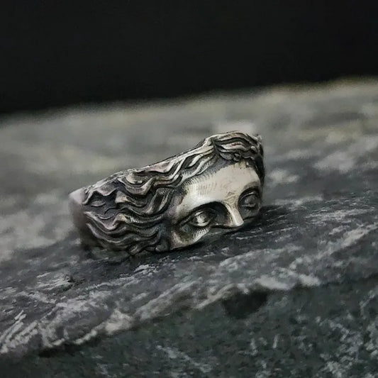 Anillo Rebel Face – Actitud en Cada Dedo”Rebel Face Ring – Attitude on Your Finger”